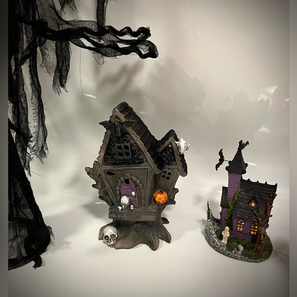 Midnight Manor Collection Led Color Changing Haunted House